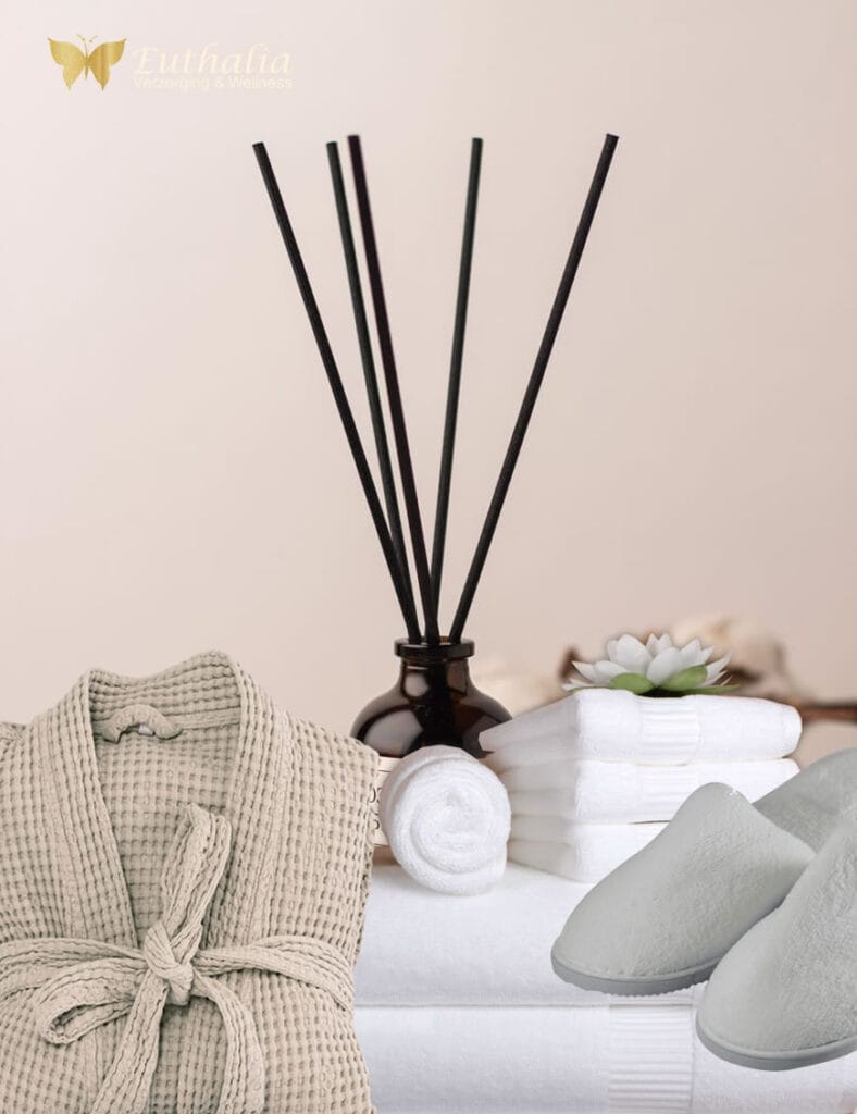 Euthalia-Verzorging-en-Wellness-Set-Slippers-Handdoek-Badjas-Linnengoed.jpg
