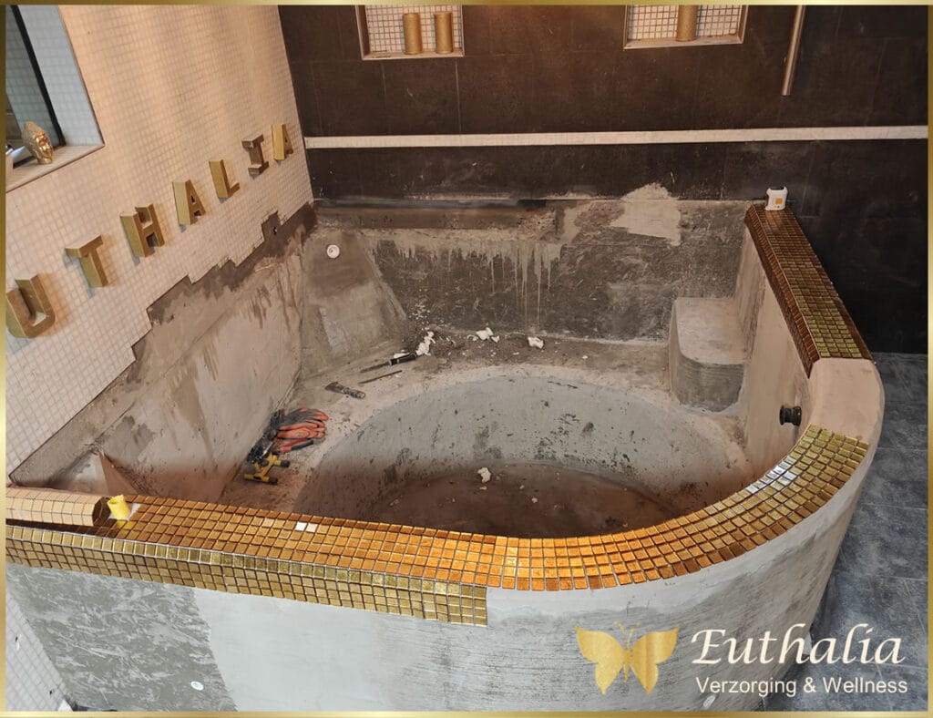 Euthalia-Verzorging-Wellness-All-Inclusief-Jacuzzi-Begin-Maken-Tegeltjes-Goud